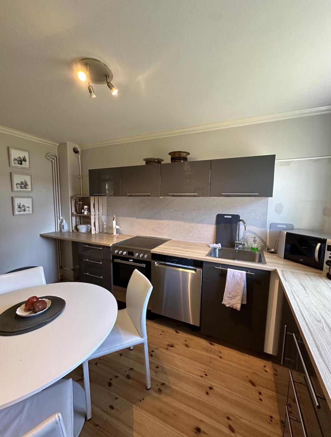 Reykjavik Urban Escape 2-Bedroom Haven With Private Entrance Exterior photo