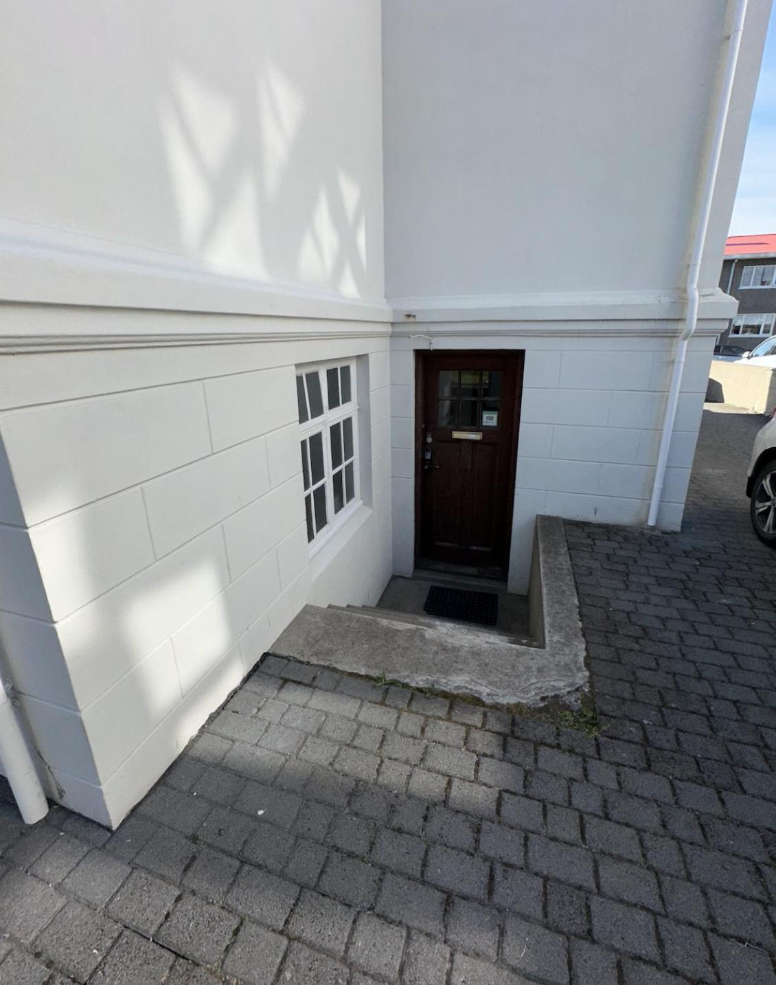 Reykjavik Urban Escape 2-Bedroom Haven With Private Entrance Exterior photo