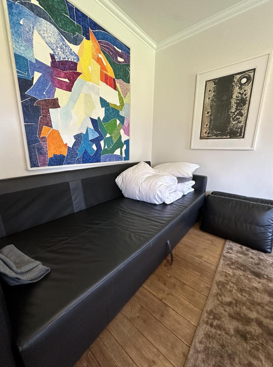 Reykjavik Urban Escape 2-Bedroom Haven With Private Entrance Exterior photo