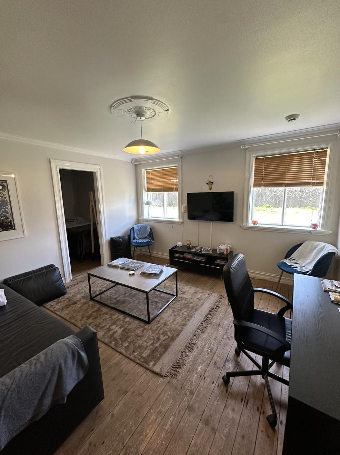 Reykjavik Urban Escape 2-Bedroom Haven With Private Entrance Exterior photo