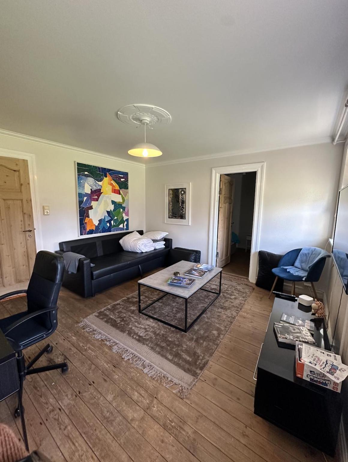 Reykjavik Urban Escape 2-Bedroom Haven With Private Entrance Exterior photo