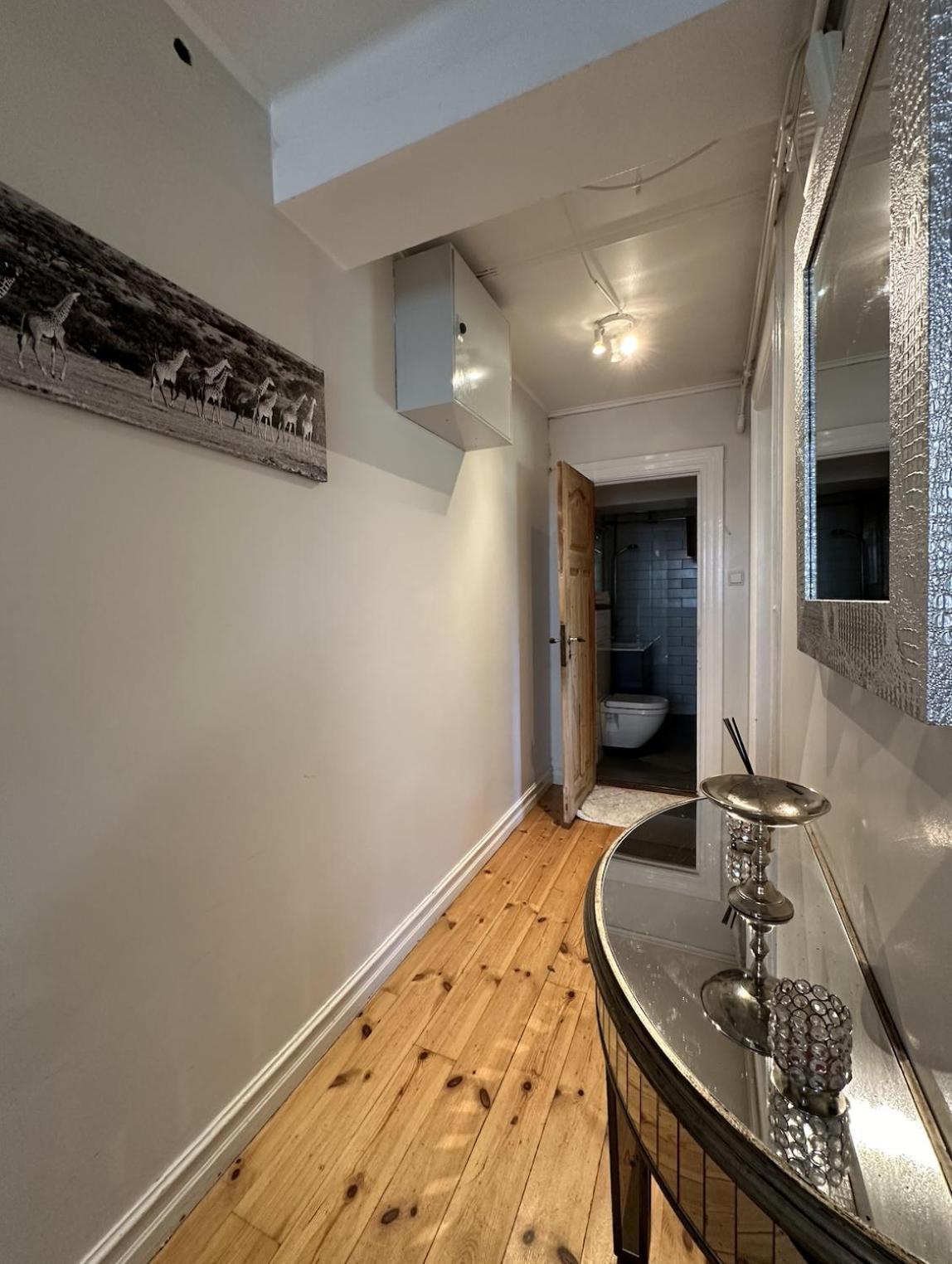 Reykjavik Urban Escape 2-Bedroom Haven With Private Entrance Exterior photo